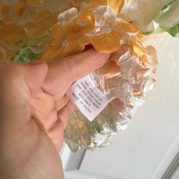 Sleeveless color trend top with fun artistic flare - Picture 7 of 10